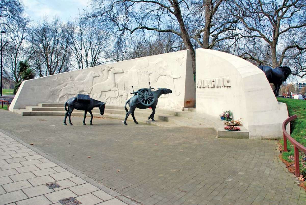 Короче памятник. Памятник погибшим в войне животным, Лондон, Великобритания. Мемориал 